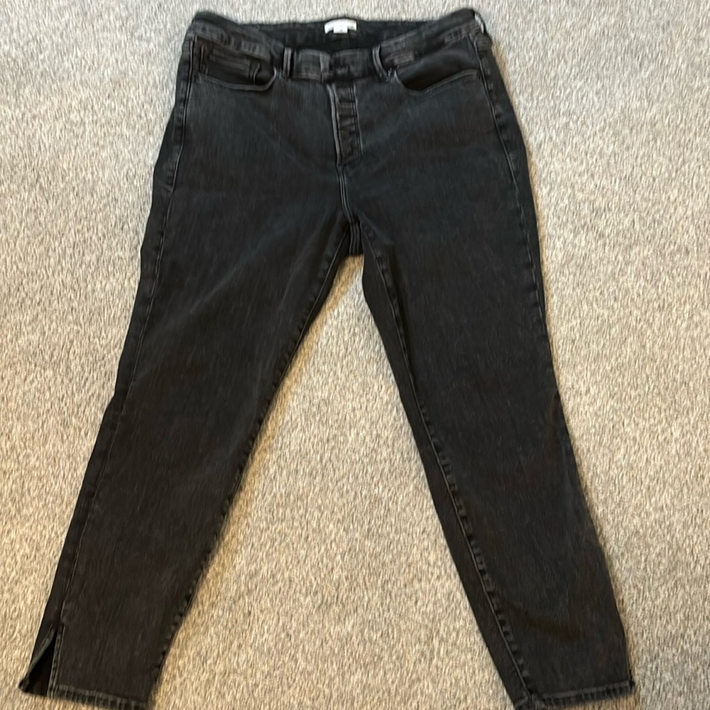 Good American Good Legs Slit Leg Skinny Jeans. Black size 16